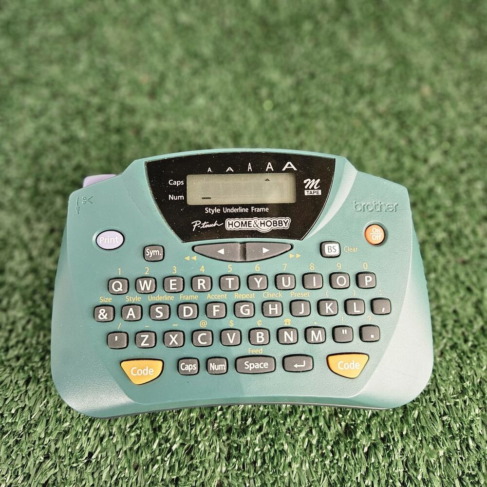 Brother PT-65 P-touch Home and Hobby Labeler with LCD Screen Works no battery